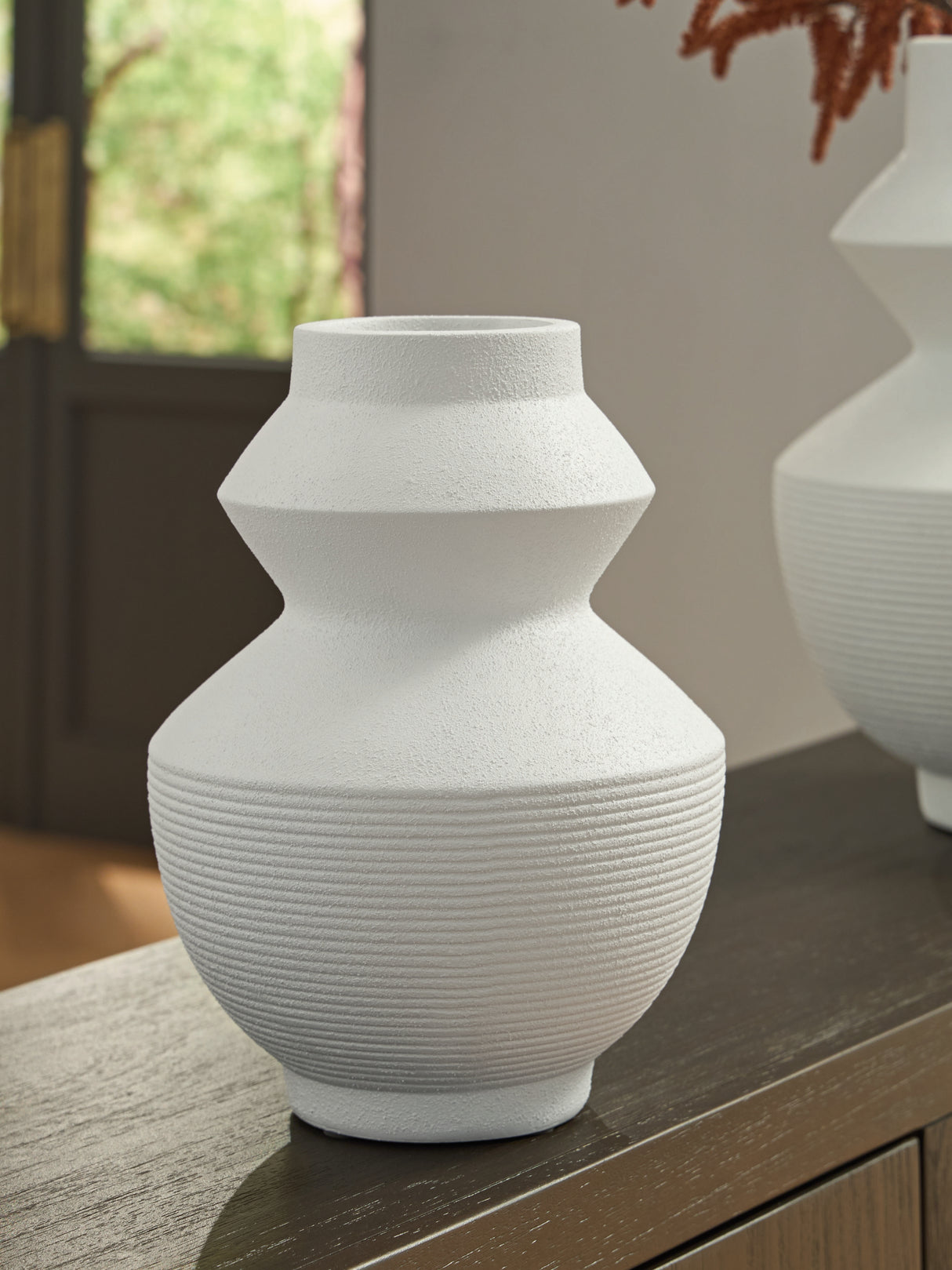 Furniture City - MS - Ashley Furniture - Naveen Vase - Vase / White - A2000870