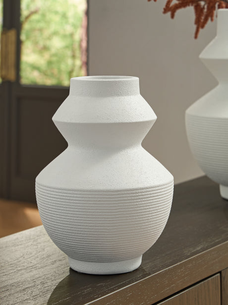 Furniture City - MS - Ashley Furniture - Naveen Vase - Vase / White - A2000870