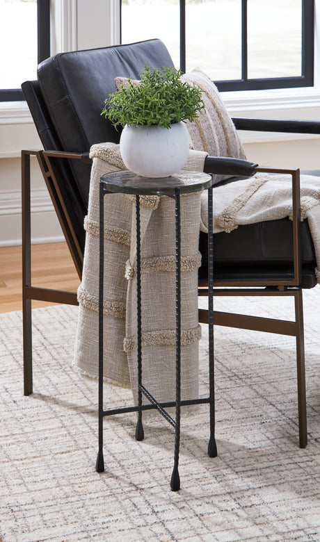 Furniture City - MS - Ashley Furniture - Newgoren Accent Table - Accent Table / Clear/Black - A4000631
