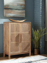 Furniture City - MS - Ashley Furniture - Pellamour Bar Cabinet - Bar Cabinet / Natural Brown - A4000698