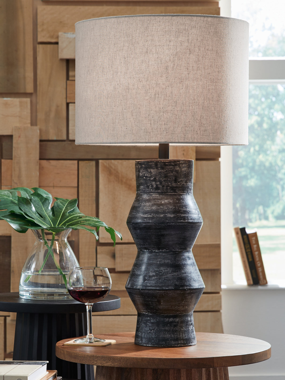 Furniture City - MS - Ashley Furniture - Kerbert Lighting - Terracotta Table Lamp (1/CN) / Distressed Black - L100824