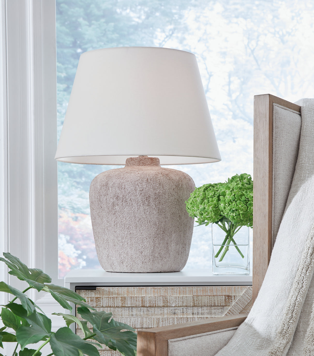 Furniture City - MS - Ashley Furniture - Danry Lighting - Metal Table Lamp (1/CN) / Distressed Cream - L207454