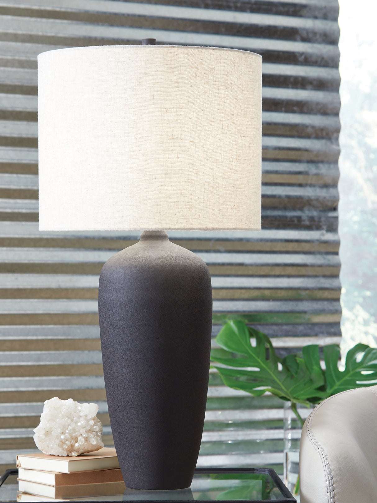 Furniture City - MS - Ashley Furniture - Ryenburg Lighting - Metal Table Lamp (1/CN) / Black - L207584